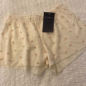 $10 off $50 ⭐️ brandy girl creme/pink floral waffle print shorts